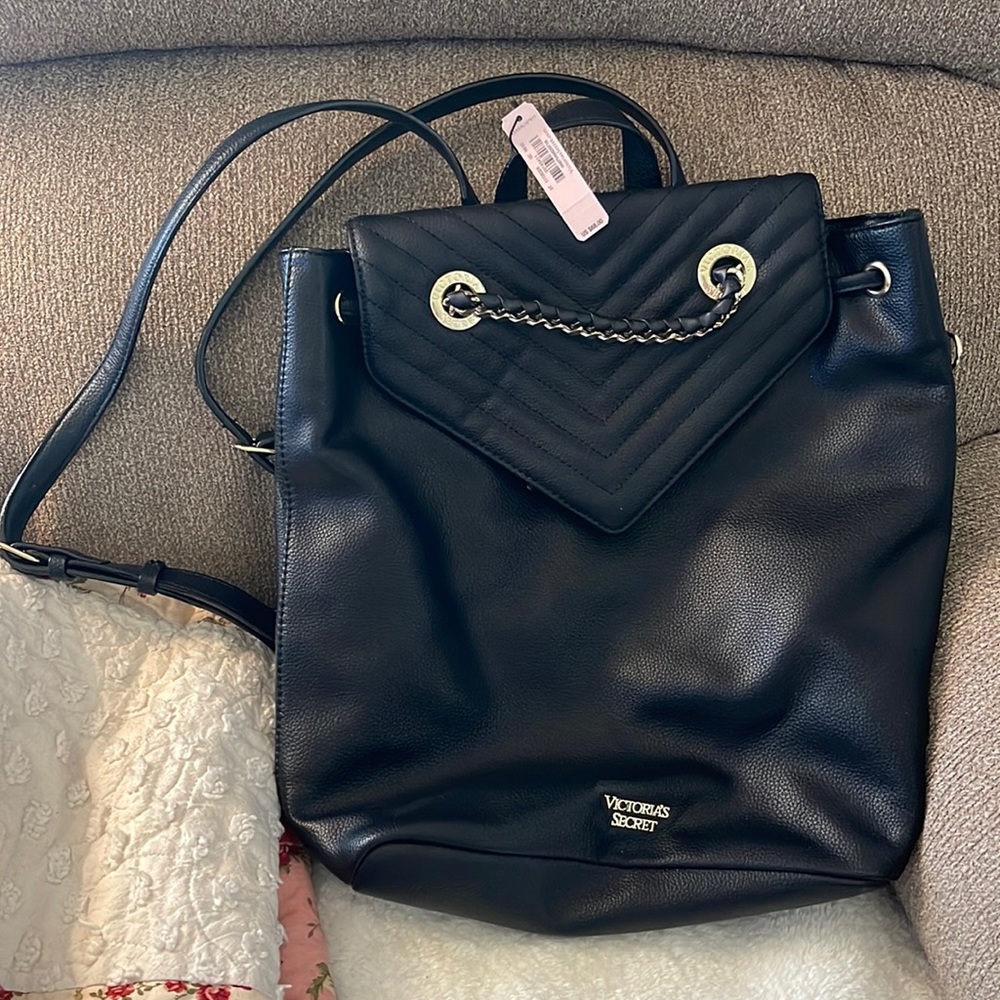 Black VICTORIAS SECRET drawstring backpack with gold detailing🖤